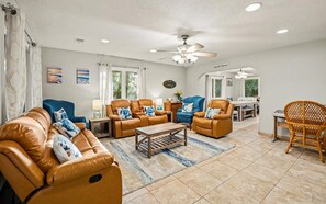House, Multiple Beds, Kitchen, Garden View | Living area - 844 Marsh Dunes (Fripp Island)