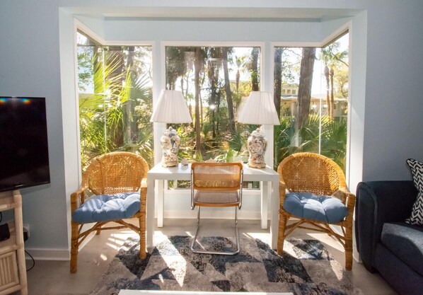 Maison, plusieurs lits, cuisine, vue jardin | Coin séjour