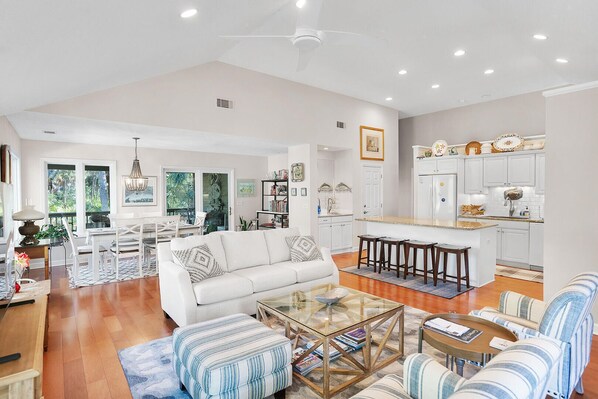 House, Multiple Beds, Balcony | Living area - 875 Salt Cedar Ln-laguna (Fripp Island)