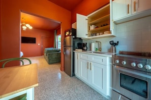 Fridge, microwave, oven, stovetop - 107 · ☀Pool✔ Kitchen✔ Beach✔ Self Checkin✔ Free Parking✔ (Clearwater)