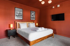 1 bedroom, desk, iron/ironing board, WiFi