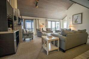 House, Multiple Beds, Kitchen, Ocean View | Living room