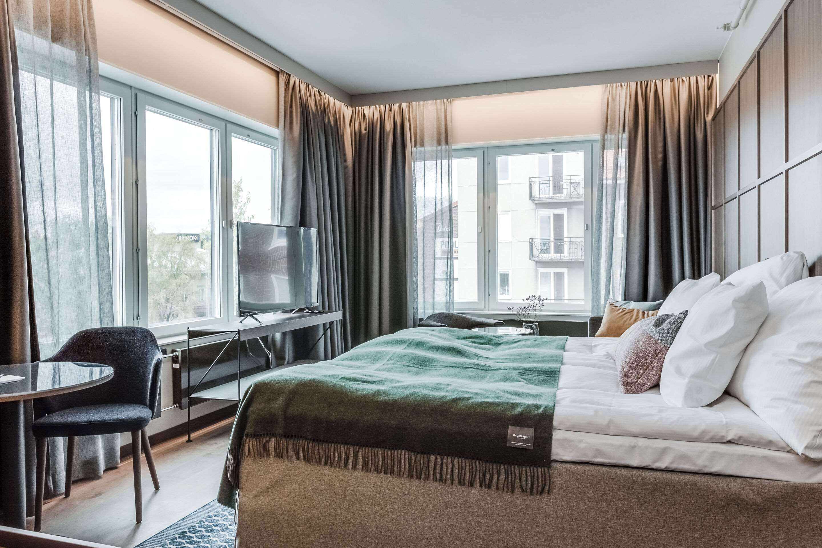 family room, non smoking | minibar, desk, laptop workspace, blackout curtains