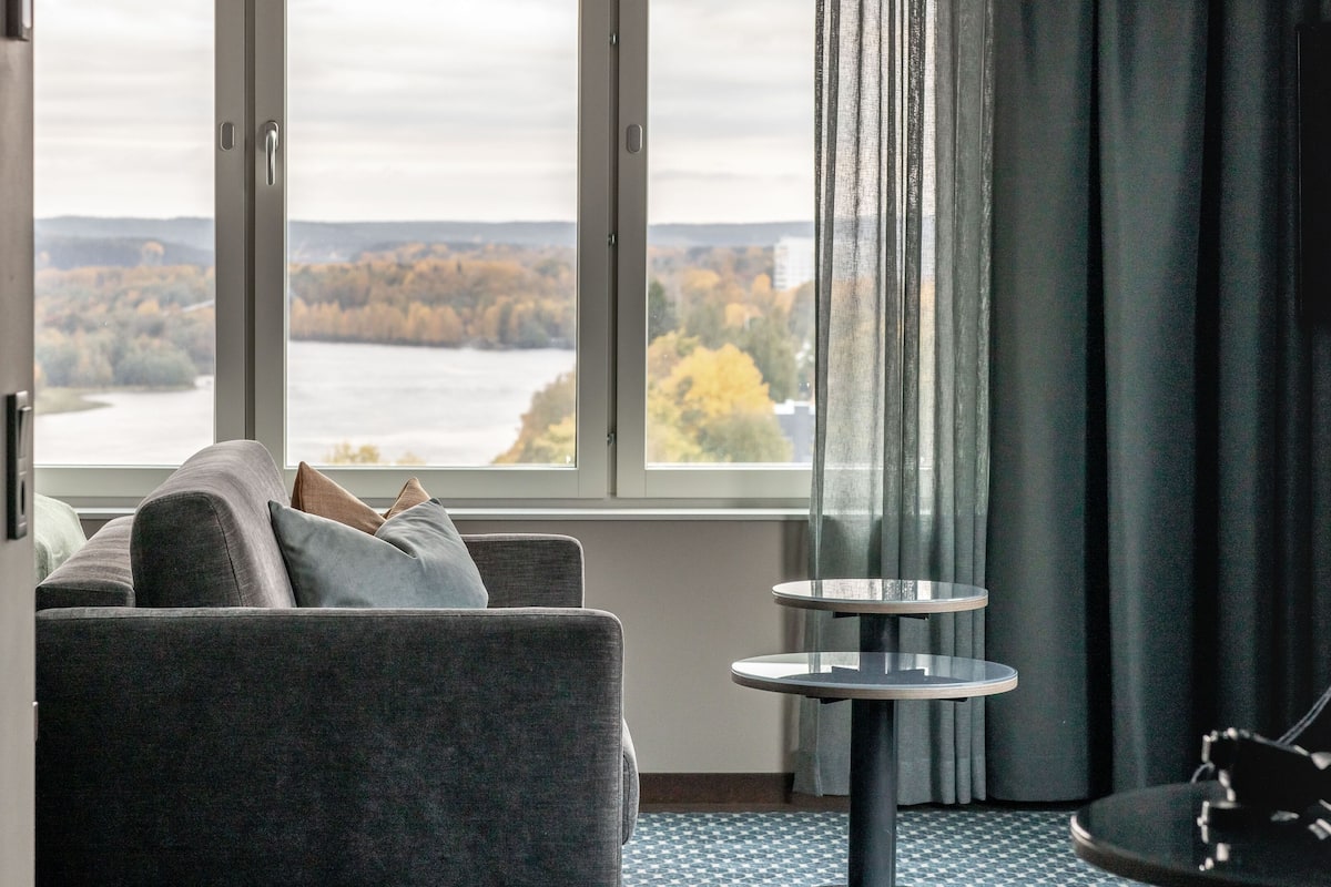 deluxe double room, non smoking | minibar, desk, laptop workspace, blackout curtains