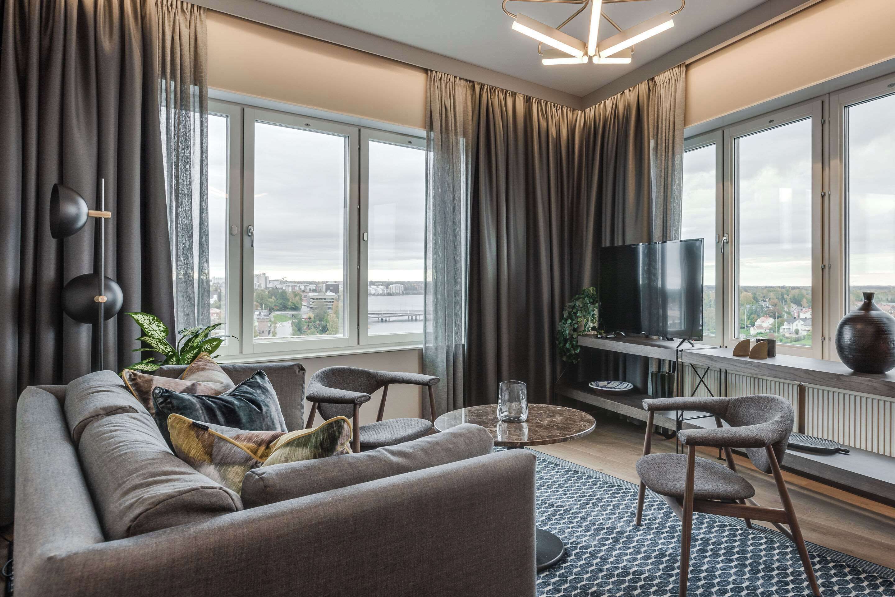 Minibar, bureau, espace de travail pour ordinateur portable