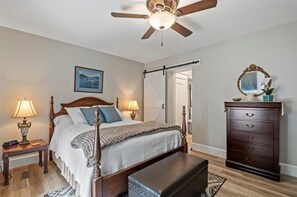 2 bedrooms, desk, iron/ironing board, free WiFi