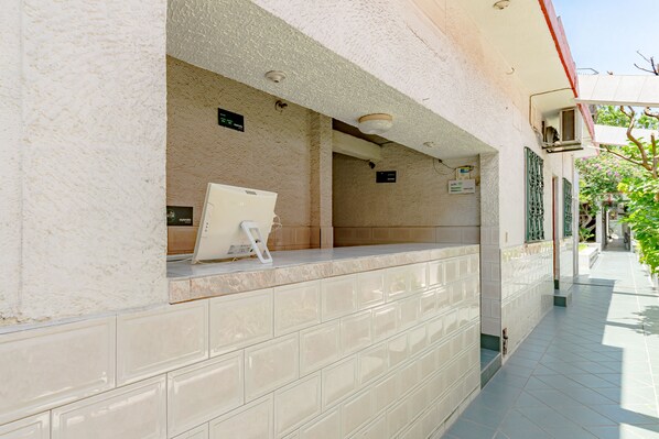 Mostrador para check-in y check-out