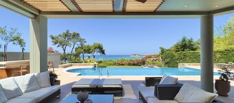 Riviera Luxury Villa on the waterfront with large pool by JJ Hospitality-