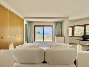 5 bedrooms, desk, free WiFi, bed sheets