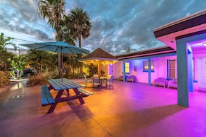 Outdoor dining - 109 · ☀Pool✔ Beach✔ Self Checkin✔ Free Parking✔ (Clearwater)