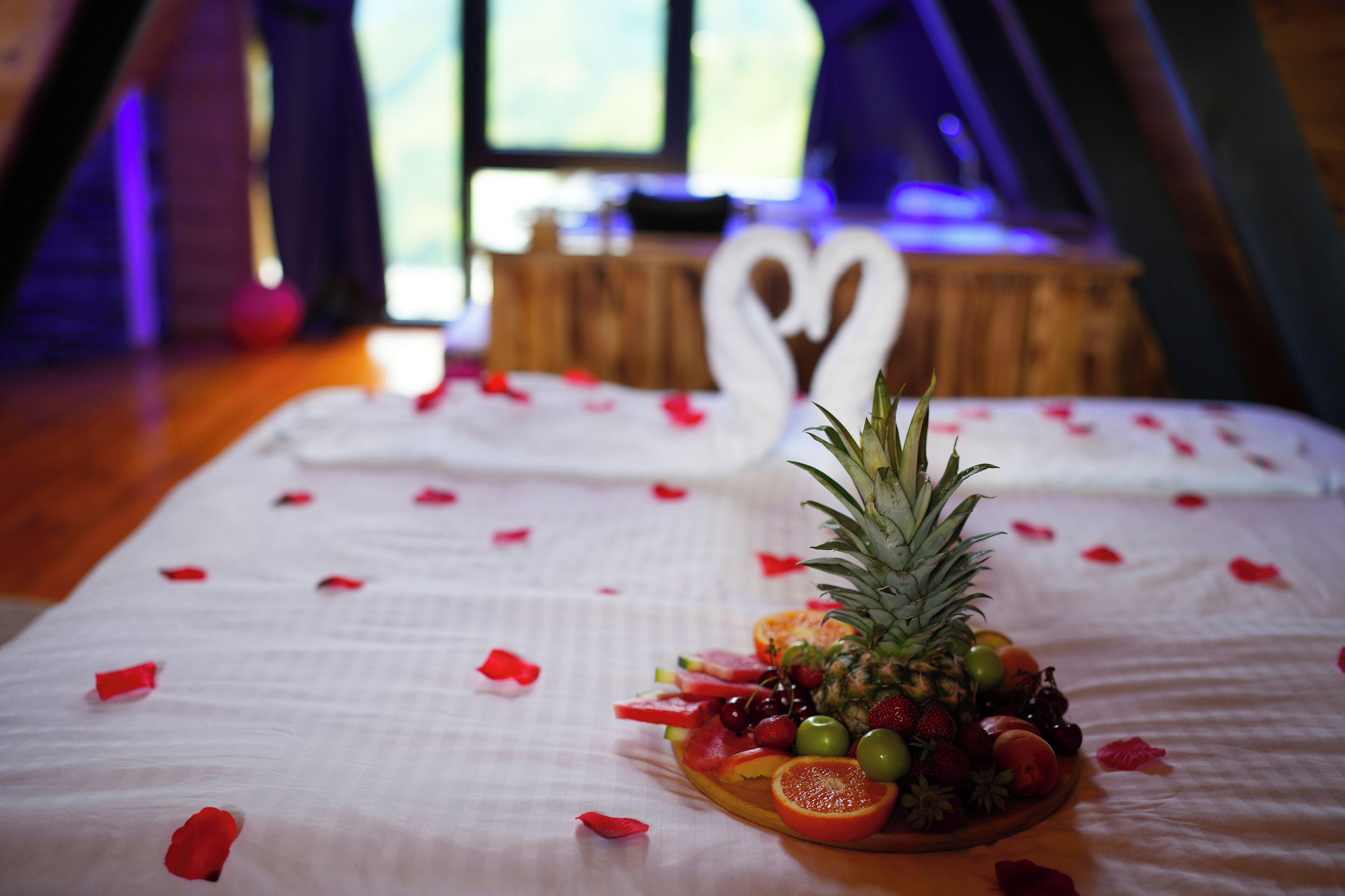 1 bedroom, individually decorated, individually furnished