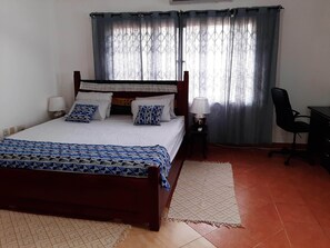 3 bedrooms, iron/ironing board, free WiFi, bed sheets