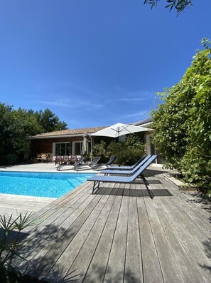 حمّام سباحة خارجي