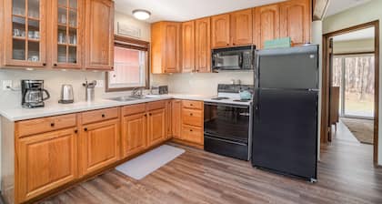 Higgins Haven - A cozy 2 bedroom cottage with loft
