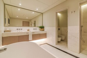 Apartment, Accessible, Ensuite (Luxury-Modern-Palm) | Bathroom - Grandeur Holiday Homes - Exquisite 1-bed Apartment (Dubai)