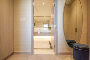 Apartment, barrierefrei, mit Bad (Luxury-Modern-Palm) | Badezimmer