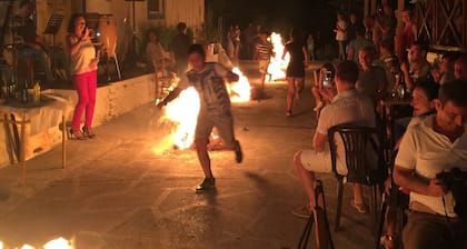 Beautiful Greek Villa with pool 5 mins from the beach