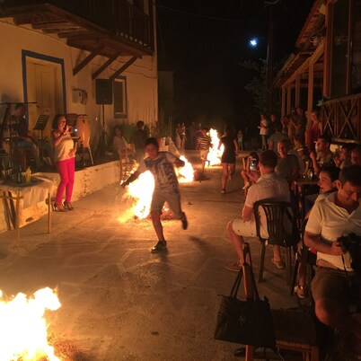 Beautiful Greek Villa with pool 5 mins from the beach