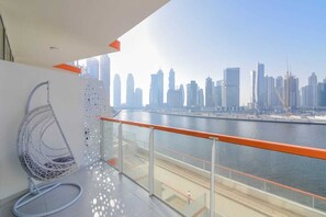 아파트, 장애인 지원, 전용 욕실 (Modern-Luxury-Central) | 발코니 전망