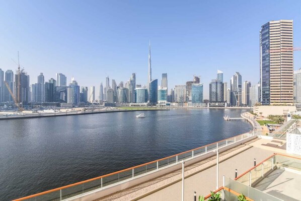 อพาร์ทเมนท์, พร้อมสิ่งอำนวยความสะดวกสำหรับผู้พิการ, ห้องน้ำส่วนตัว (Modern-Luxury-Central) | วิวจากที่พัก