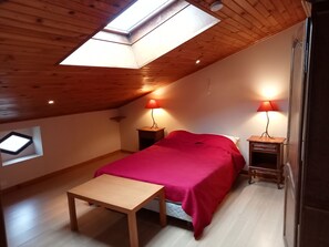 2 bedrooms, travel crib, free WiFi - In a character property, 6-person gîte ideal for families. (Vendays-Montalivet)