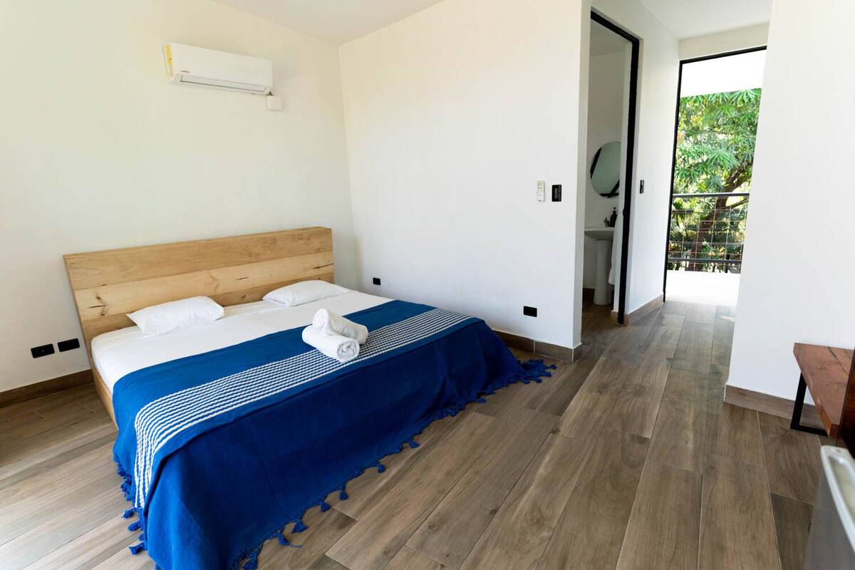 Comfort Twin Room, 1 King Bed | WiFi (free), bed sheets