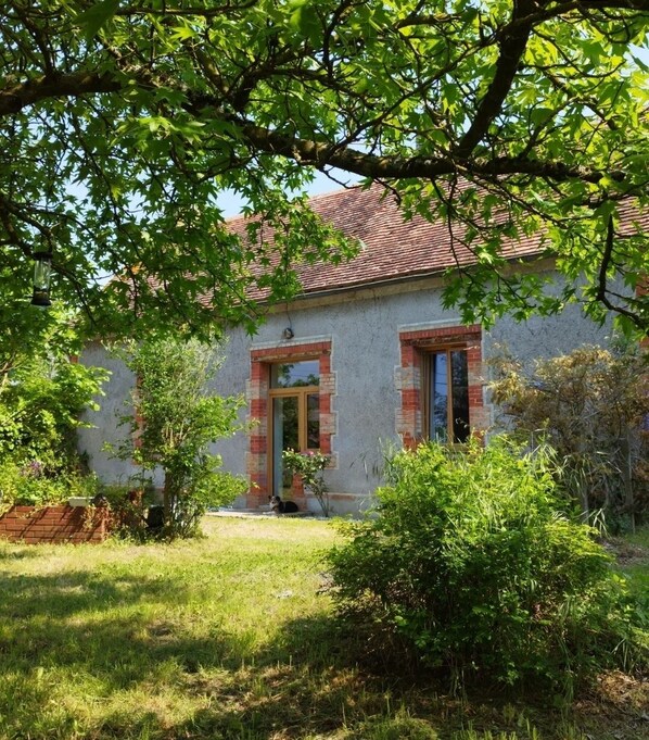 Exterior - A green setting, 7km from the Circuit des 24h (Arnage)