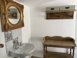 Cabin | Bathroom | Shower - Original Roadsmans Wagon, With Breathtaking Views (Longhope)