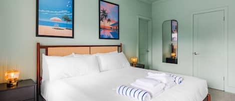 1 habitación, escritorio, tabla de planchar con plancha y wifi