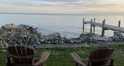 LOFT Escape Apartment - Onsite Beach Dock Waterfront Boat Ramp