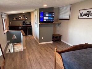 1 bedroom, desk, free WiFi, bed sheets