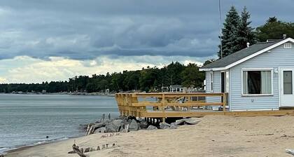 2 bedroom cabin with large private deck. Right on Lake Huron!
