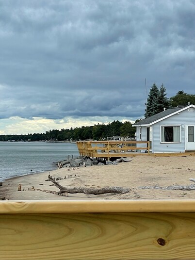 2 bedroom cabin with large private deck. Right on Lake Huron!