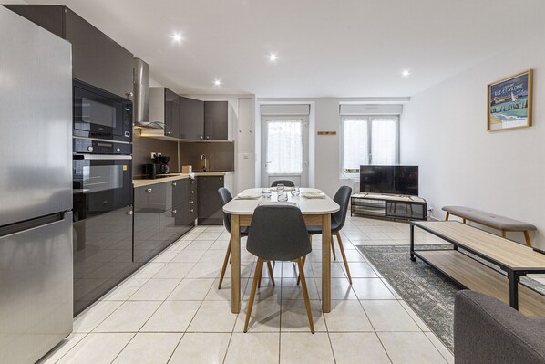 Fridge, microwave, oven, stovetop - Le Carnot's - Wifi - Centre Cancale (Cancale)