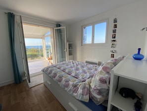 3 slaapkamers, een bureau, een strijkplank/strijkijzer, gratis wifi