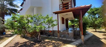 Cosy and relaxing villa in a big mandarin garden