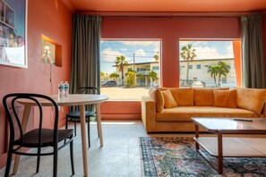 Dining - 112 · ☀Pool✔ Kitchen✔ Beach✔ Self Checkin✔ Free Parking✔ (Clearwater)