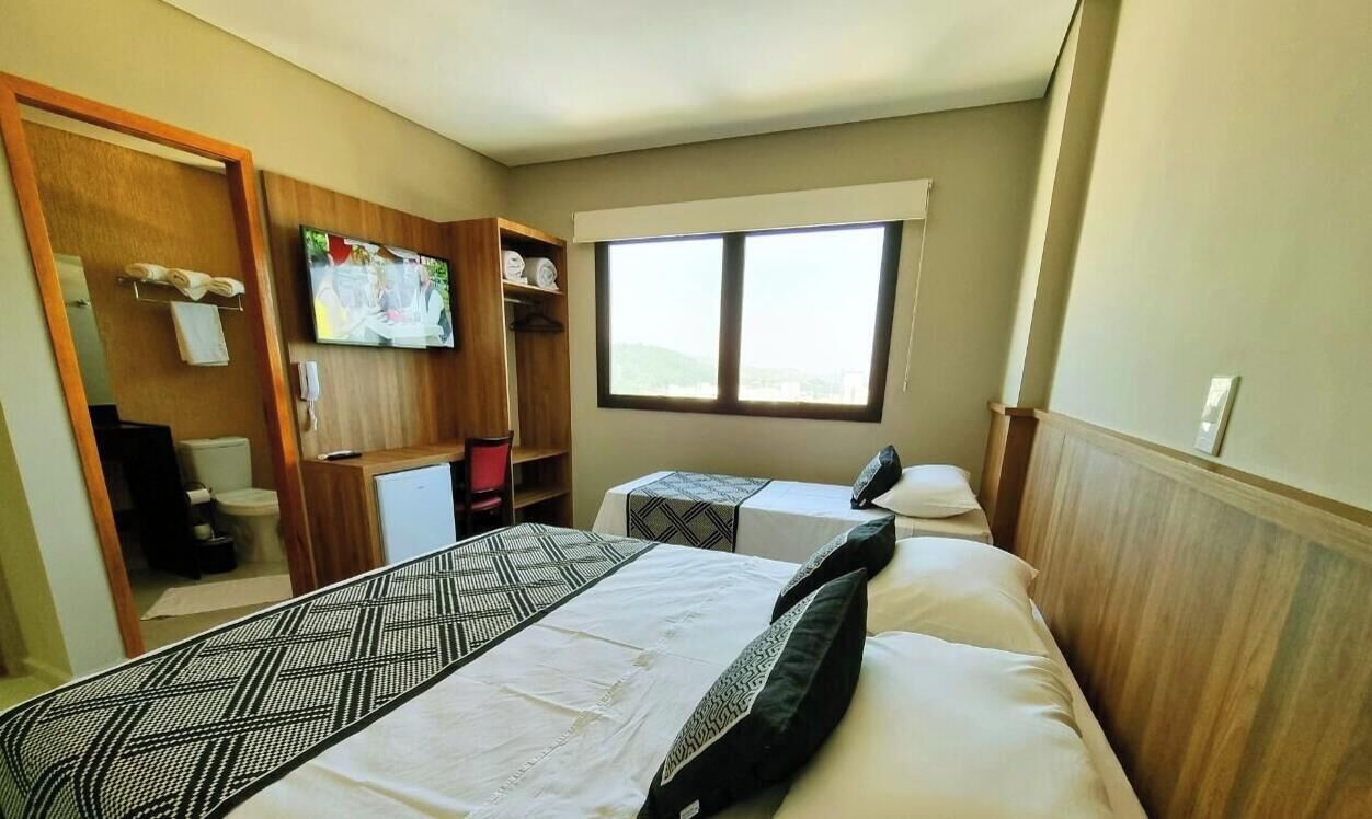 Hypo-allergenic bedding, free WiFi, bed sheets