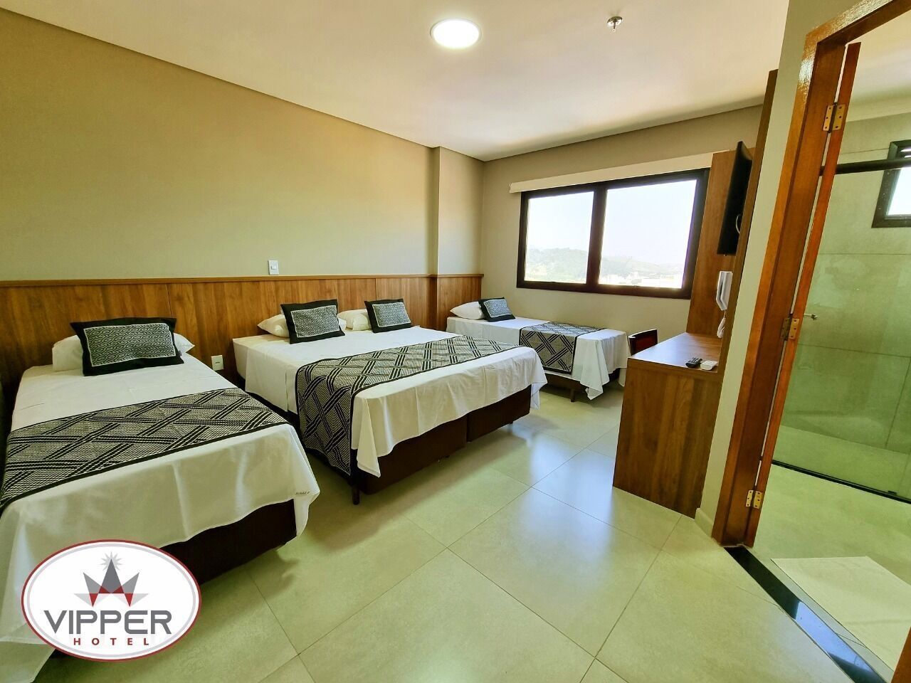 Hypo-allergenic bedding, free WiFi, bed sheets