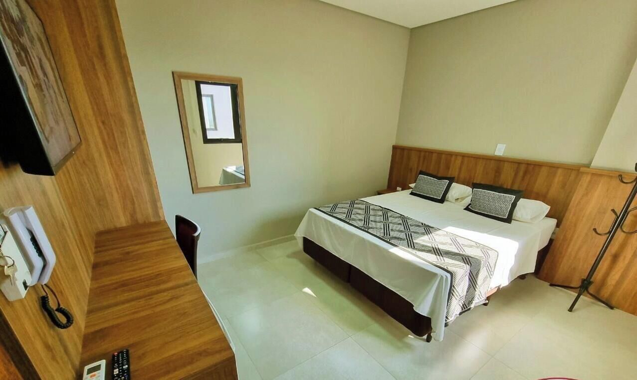 Hypo-allergenic bedding, free WiFi, bed sheets
