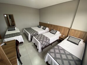 Family Room | Hypo-allergenic bedding, free WiFi, bed sheets