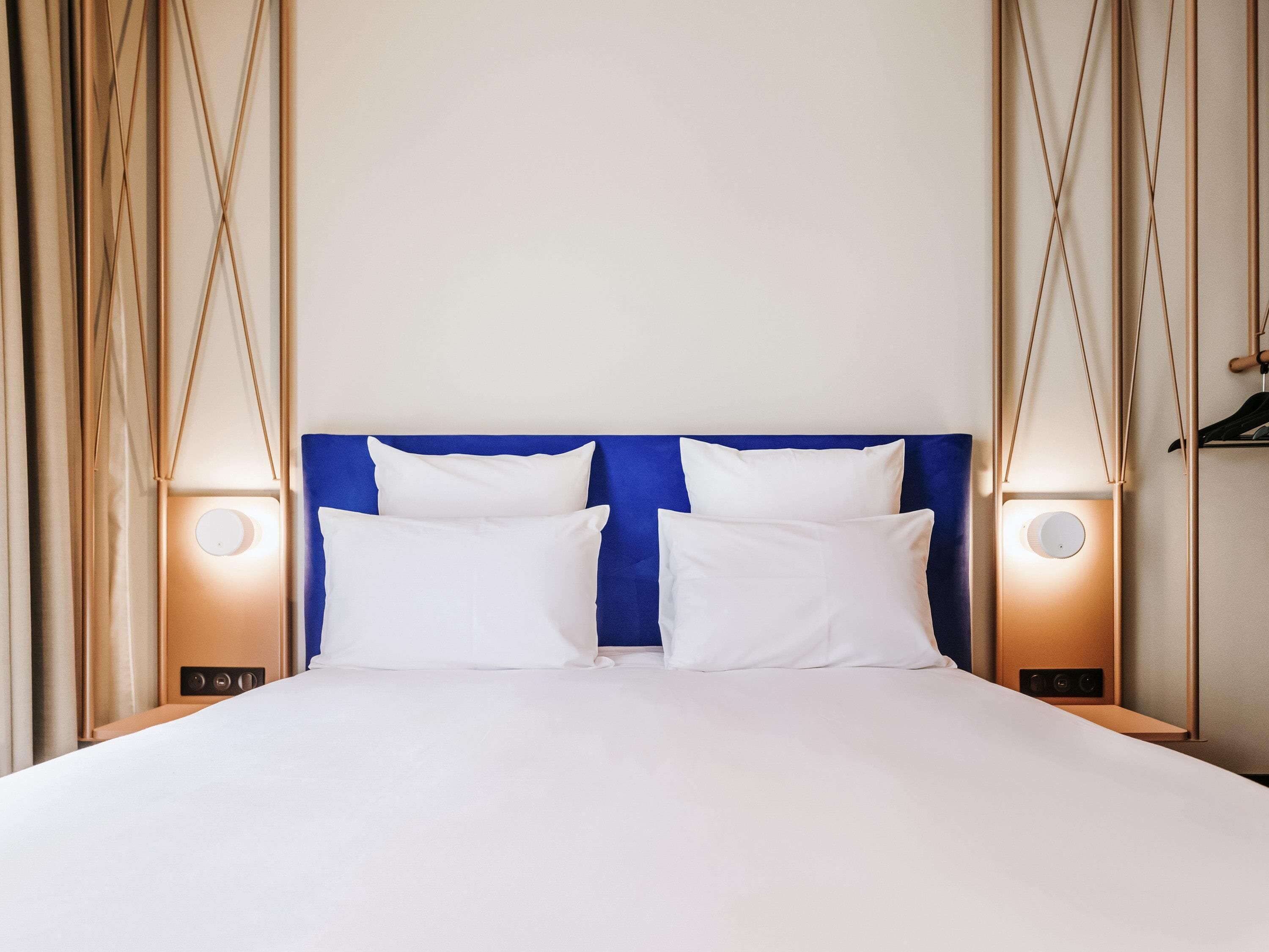 Privilege, Room, 1 Double Bed | Minibar, in-room safe, desk, soundproofing