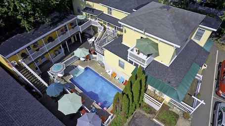 Exterior. Beach Motel & Suites