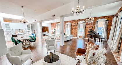 Beautiful loft in the Heart of Downtown Pensacola!