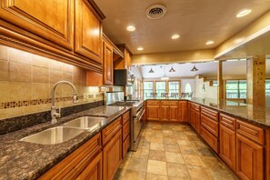 Fridge, microwave, oven, stovetop - Heated Private pool, spacious gameroom with five king bedrooms. (Gatlinburg)
