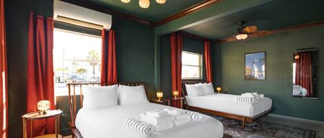 1 habitación, escritorio, tabla de planchar con plancha y wifi