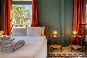 1 slaapkamer, een bureau, een strijkplank/strijkijzer, wifi