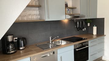 Kühlschrank, Ofen, Herdplatte, Geschirrspüler