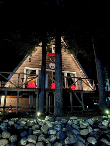 Cozy,secluded waterfront lodge nestled in the Adirondack Mountains. Pet friendly