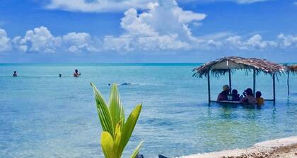 Secret Beach Cabanas, Green Cabana. Sea Views just steps to water access!